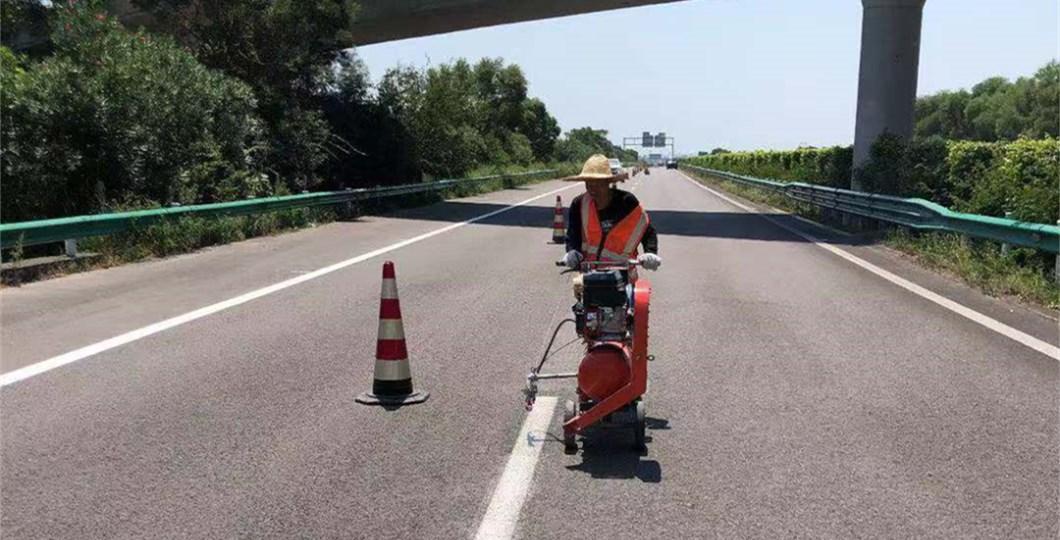 道路划线-涂底油