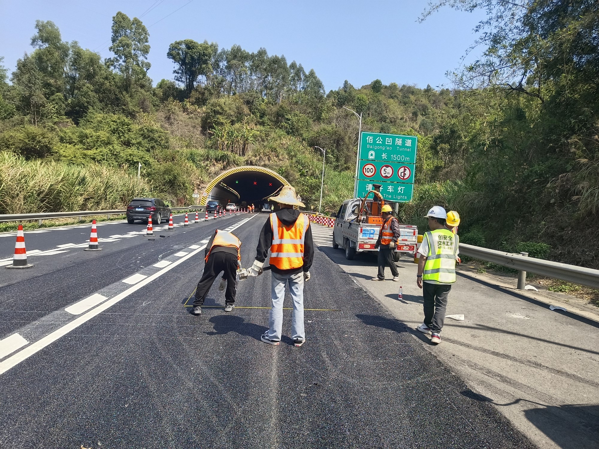 潮莞高速标线施工